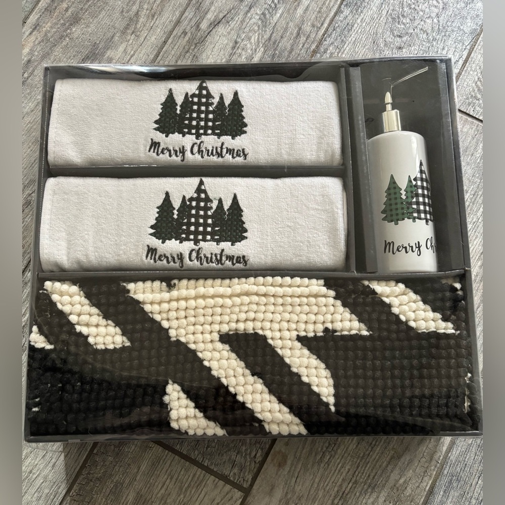 🎄NIB Christmas bathroom set 🛁